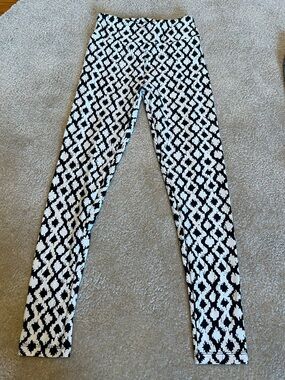 LuLaRoe Black & White Geometric Leggings